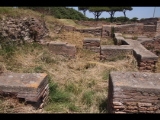 06134 ostia - regio iv - insula ix - caseggiato delle due scale (caseggiato lungo la via marciana)  - raum (1) - raum (2) - bli ri norden - 06-2024.jpg